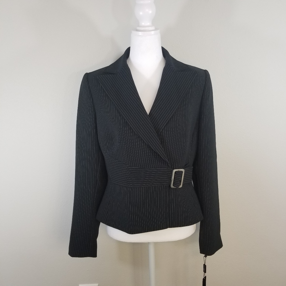 NWT Tahari black and white pinstripe blazer size 6